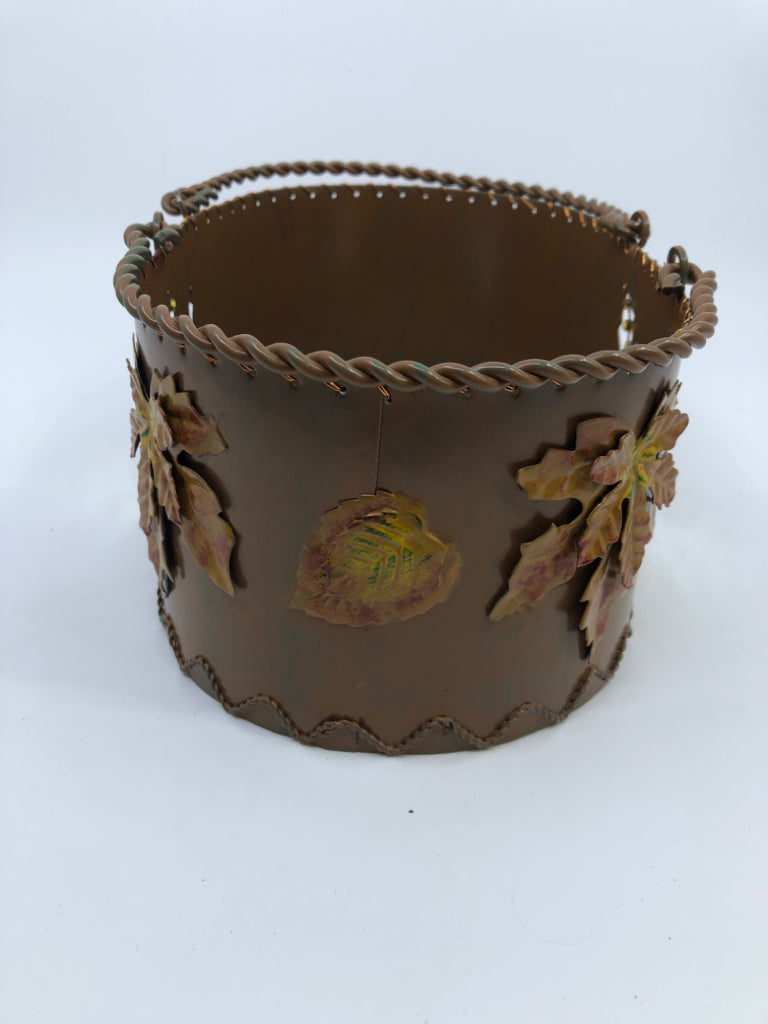 METAL CUTOUT LEAF BASKET W/2 HANDLES.