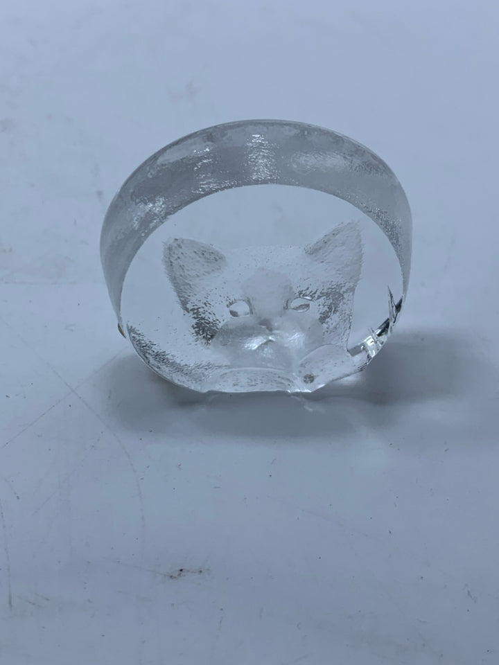 SMALL CRYSTAL CIRCLE W/ ETCHED CAT MATS JONASSON IN BAG.