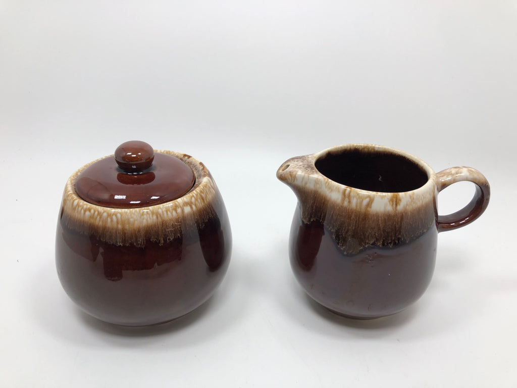 VTG TAN/BROWN CERAMIC GLAZE SUGAR+CREAMER SET.