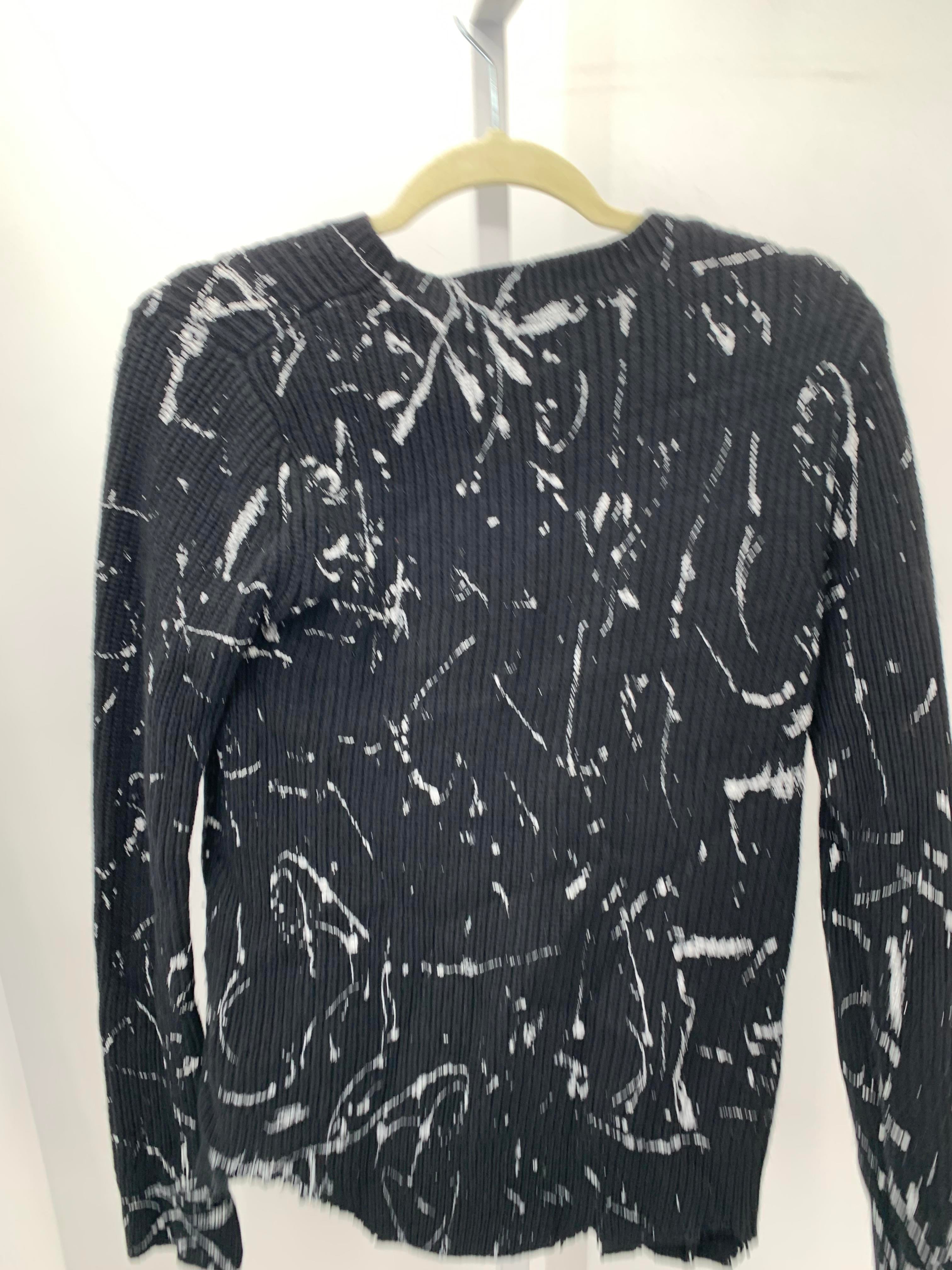 Size Small Juniors Long Sleeve Sweater