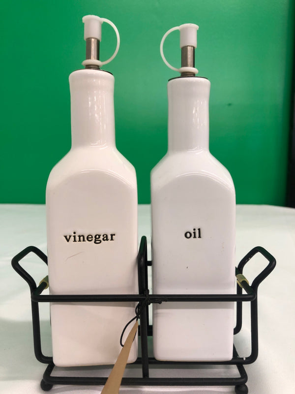 WHITE OIL AND VINEGAR SET.