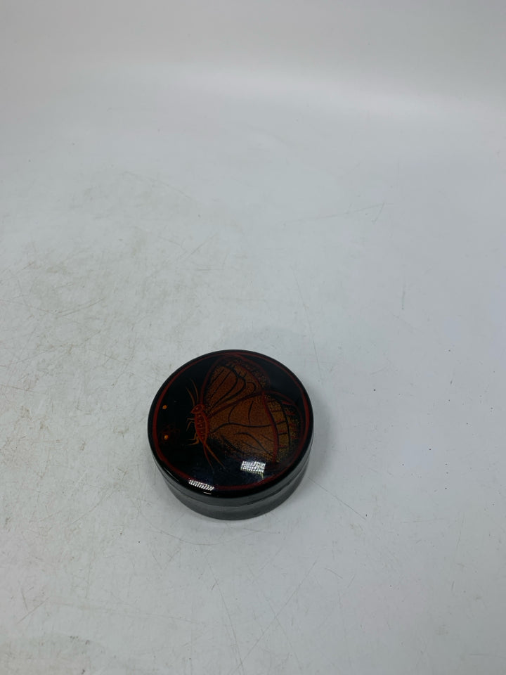 SMALL BLACK GLOSSY CIRCLE TRINKET BOX W/ BUTTERFLY.