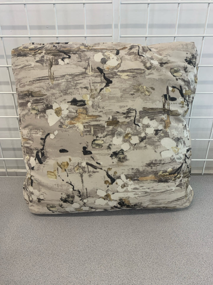 GREY W/WHITE FLORAL PILLOW.