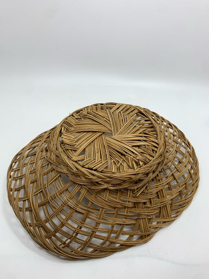 OVAL WOVEN BASKET TRAY.