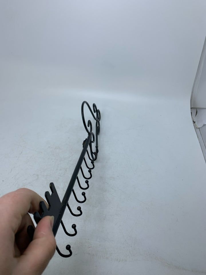 METAL DISTRESSED 9 HOOK KEY SHAPED KEY HOLDER WALL HANGING.