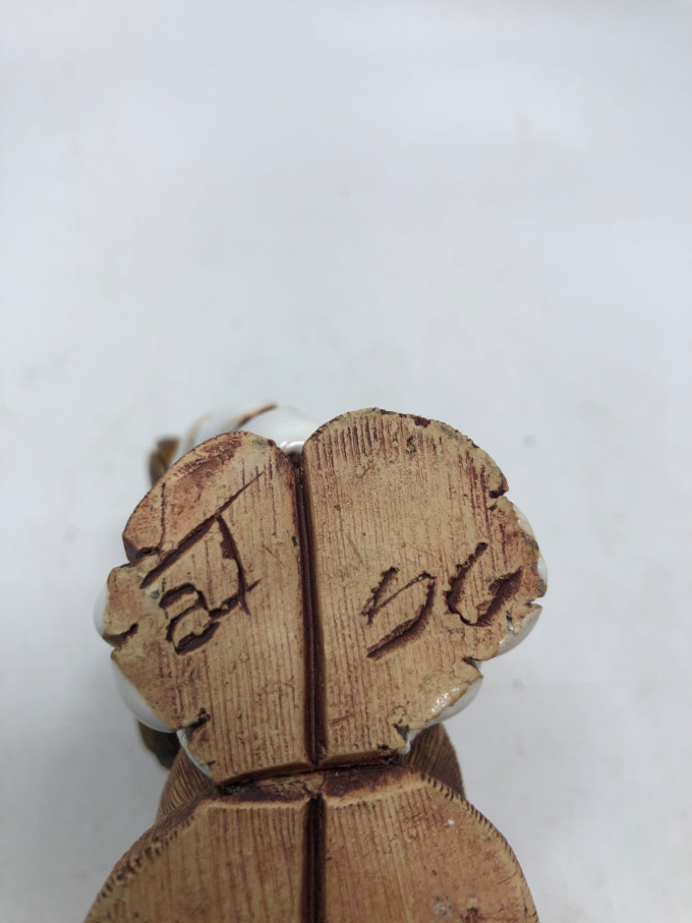VTG CARVED CERAMIC RAM W/WHITE GLAZED ACCENTS.