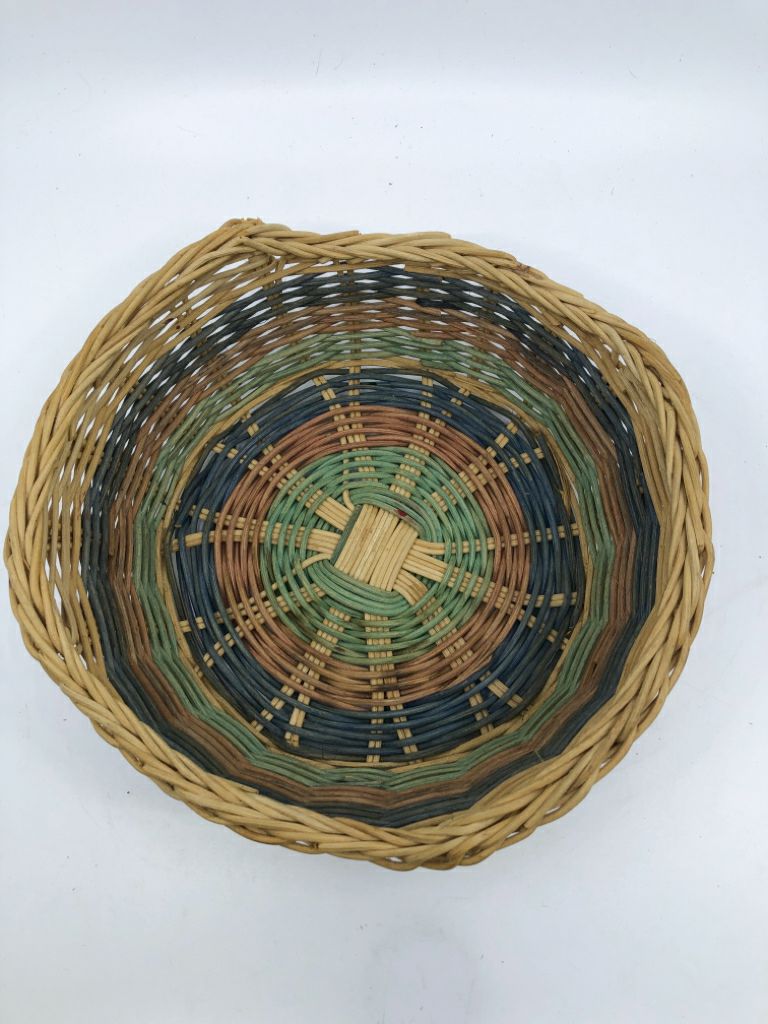 ROUND MULTI COLORED BASKET.