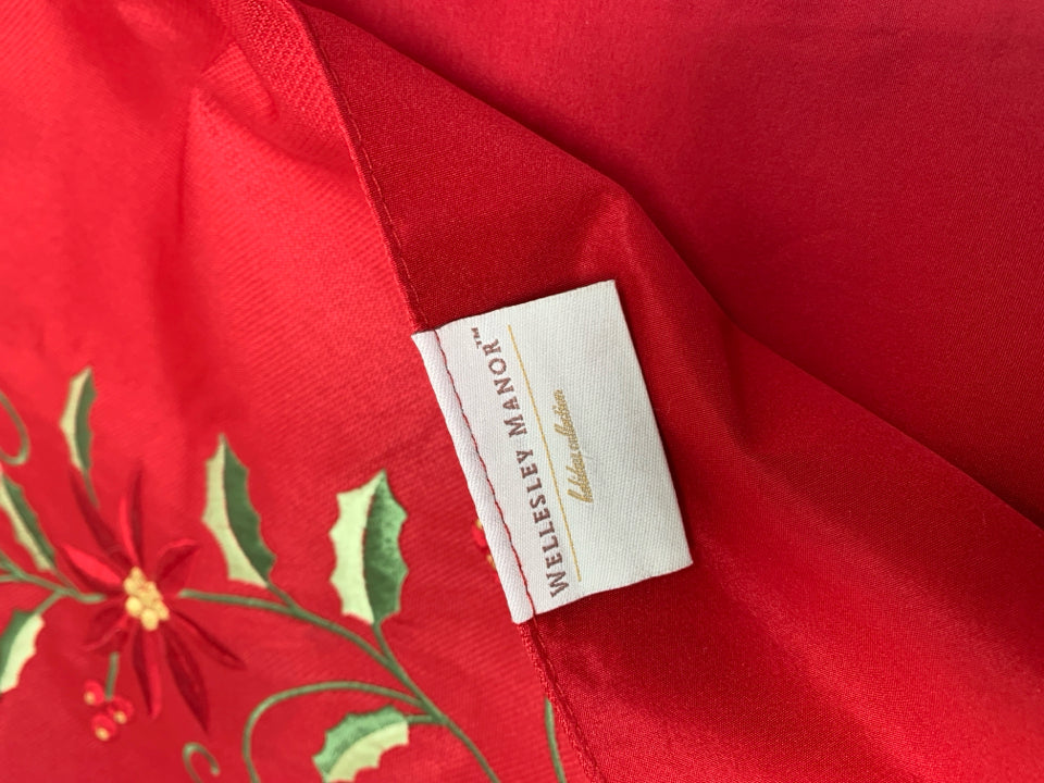 RED POINSETTIA TABLE RUNNER W/ TASSELS WELLESLEY MANOR.