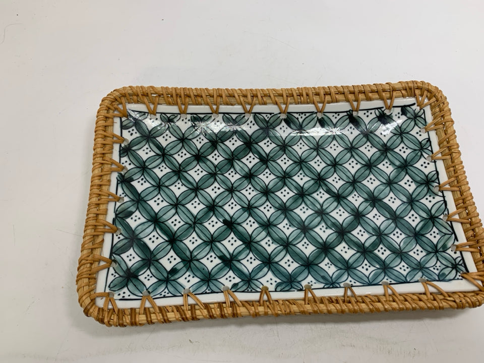 CERAMIC EMERALD GREEN DETAILED TRAY W/ WOVEN EDGE.