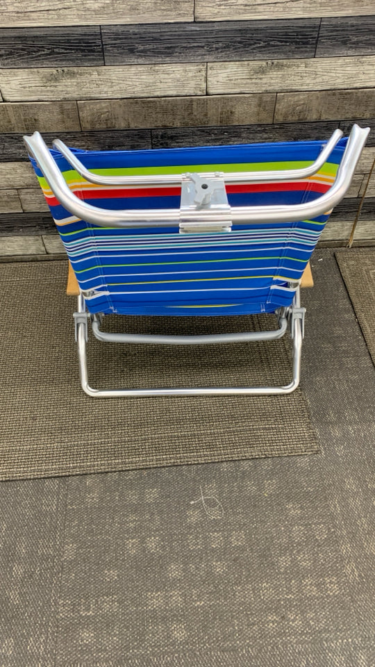 BLUE STRIPE RIO BEACH CHAIR W/SUN COVER.