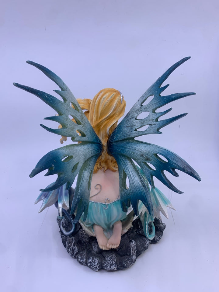 RESIN RED HAIRED FAIRY W/ REMOVABLE BLUE WINGS BABY DRAGONS FIGURE.
