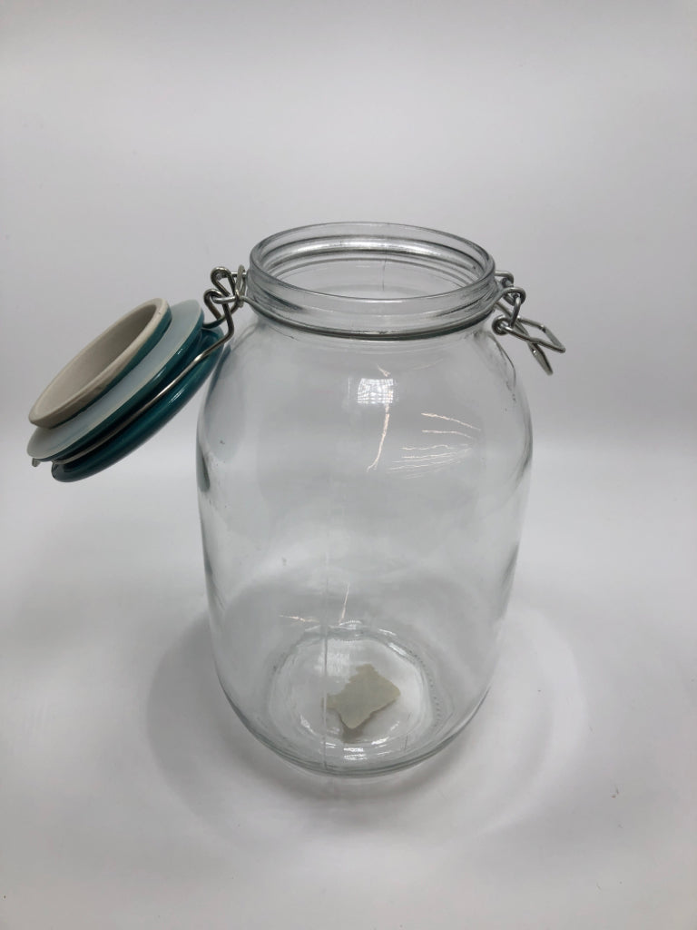 LG GLASS JAR W/BLUE LATCH LID.
