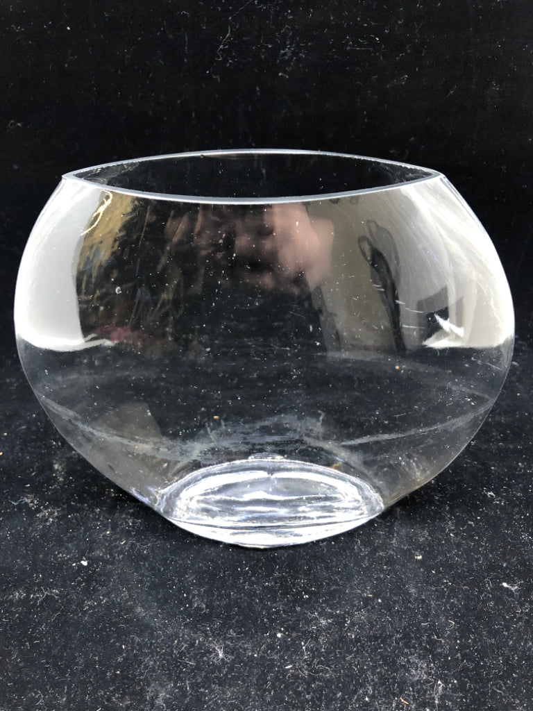 ROUND WIDE MOUTH VASE.