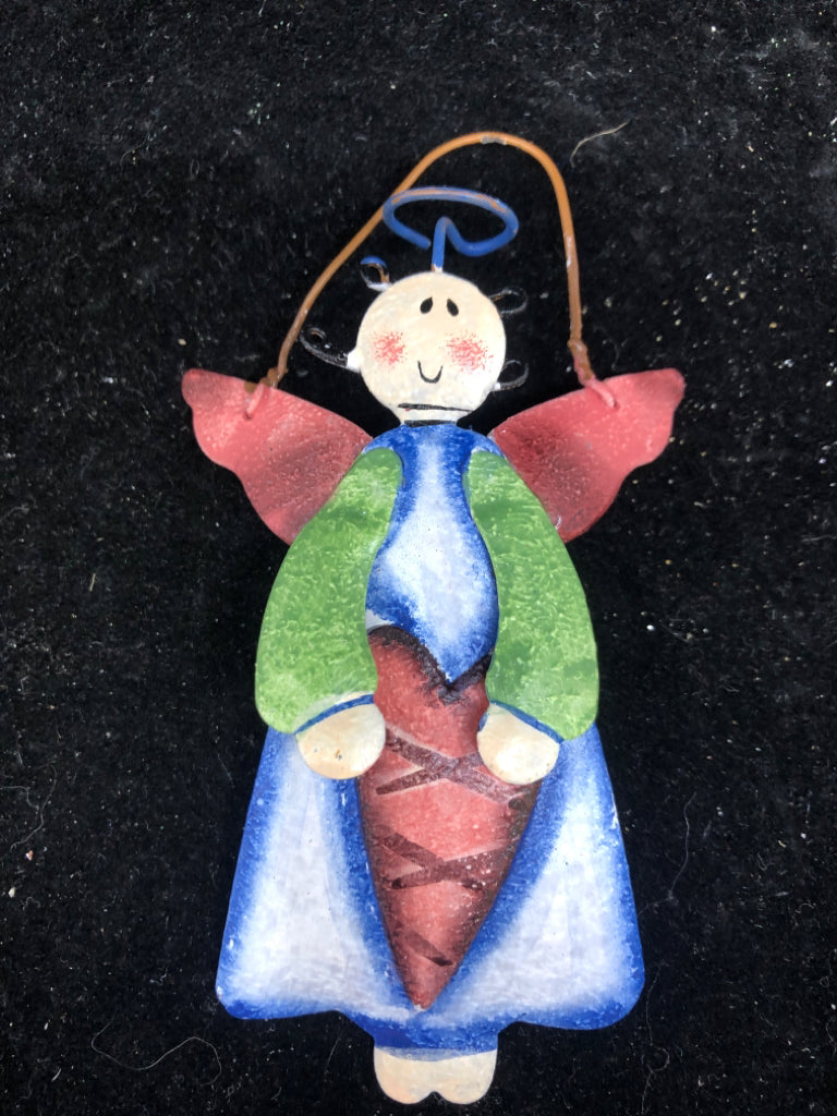 METAL ANGEL ORNAMENT.