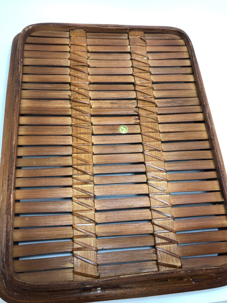 WOOD WOVEN TRAY.