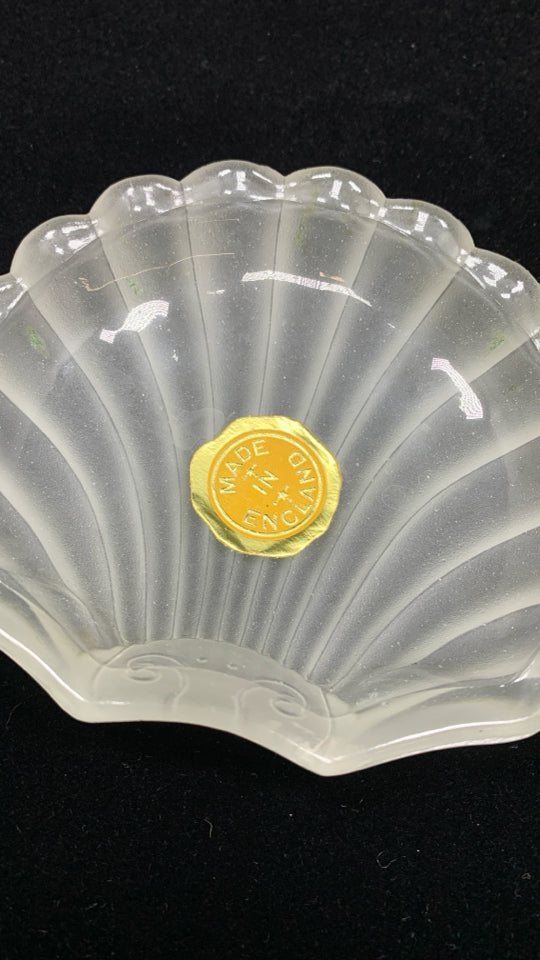 FROSTED GLASS SEA SHELL CATCH-ALL DISH.