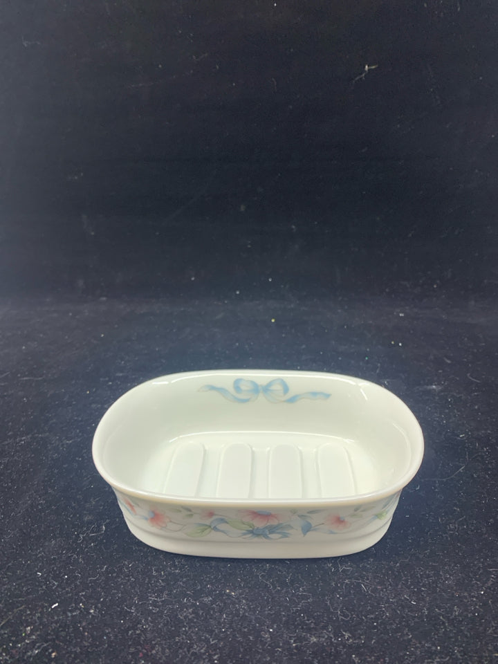 PRINCES HOUSE BLUE BOW SOAP DISH.