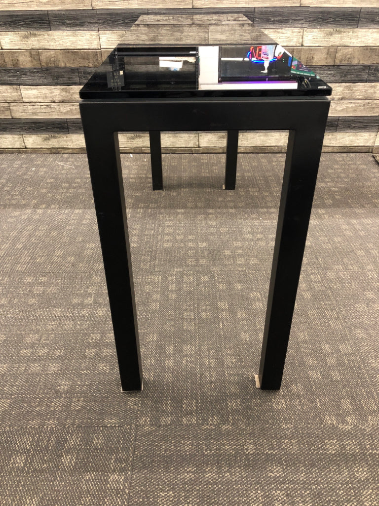 BLACK METAL W GLASS TOP CONSOLE TABLE.