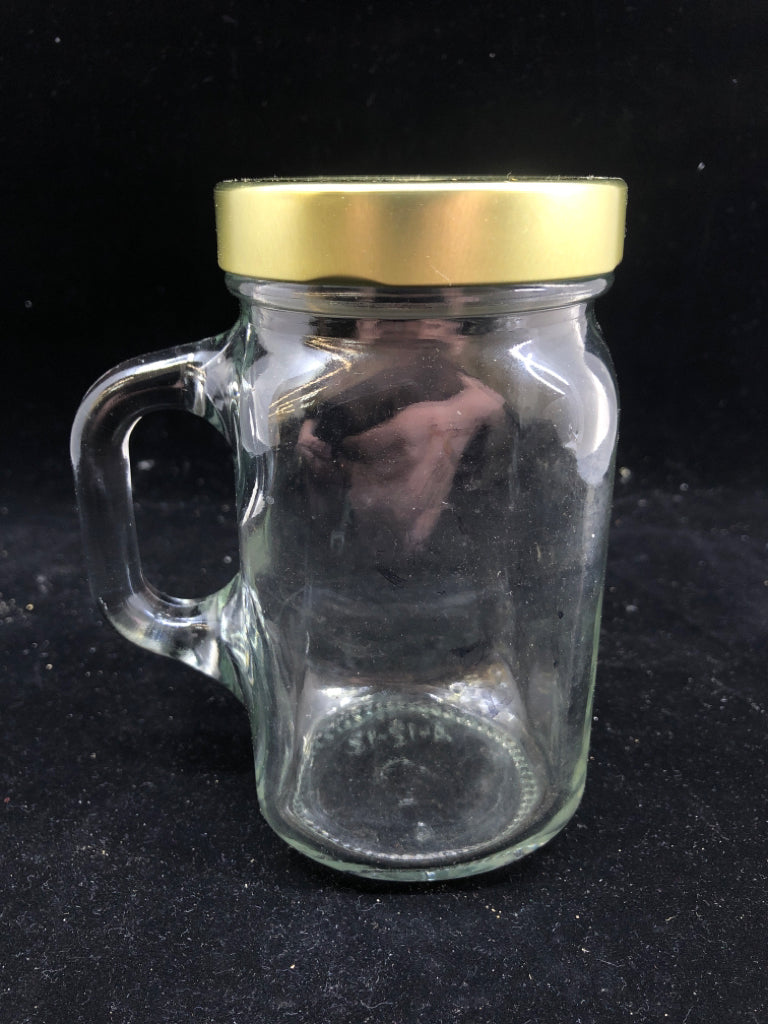 JAR STYLE MUG W HANDLE AND GOLD LID.
