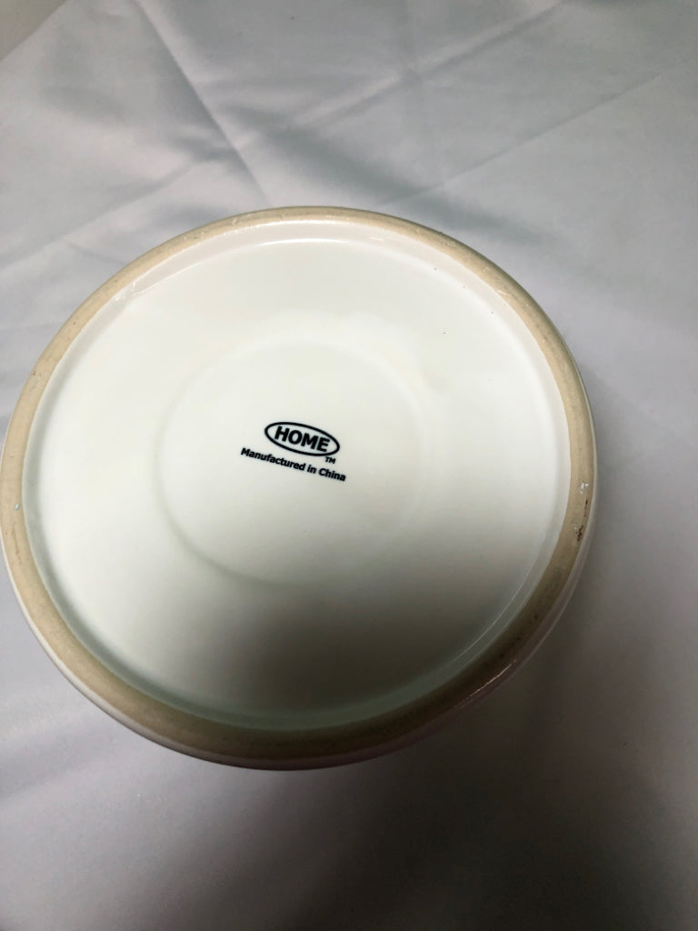 WHITE UTENSIL HOLDER.