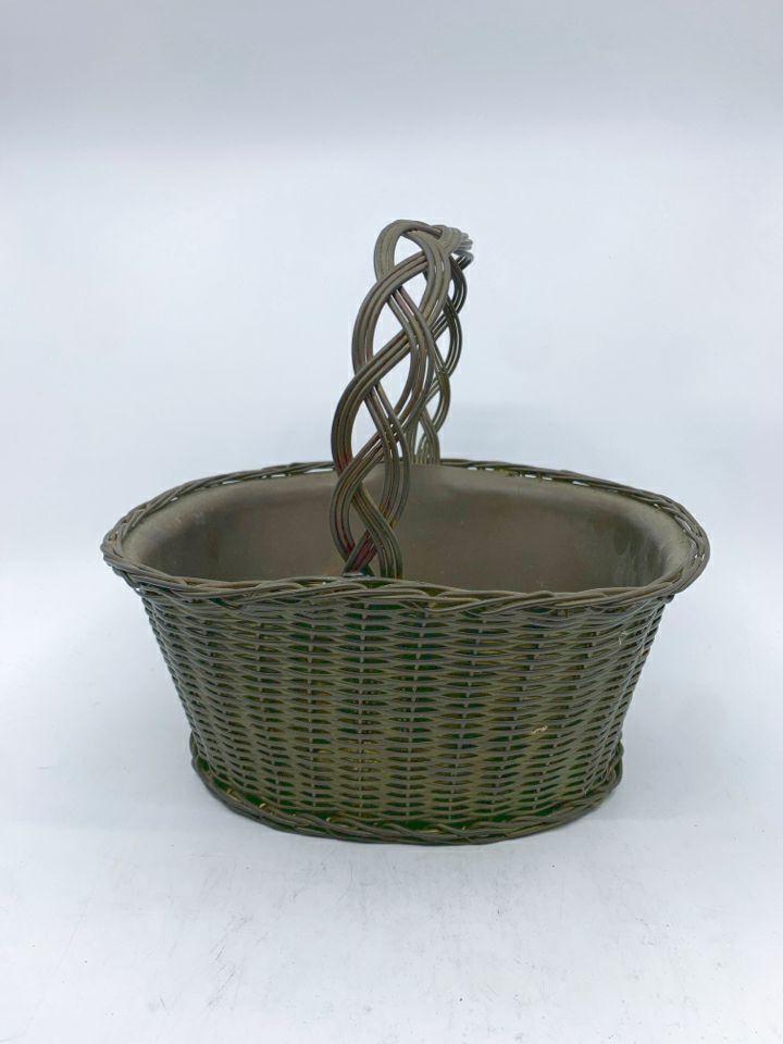 HEAVY METAL (BRASS?) VTG BASKET.