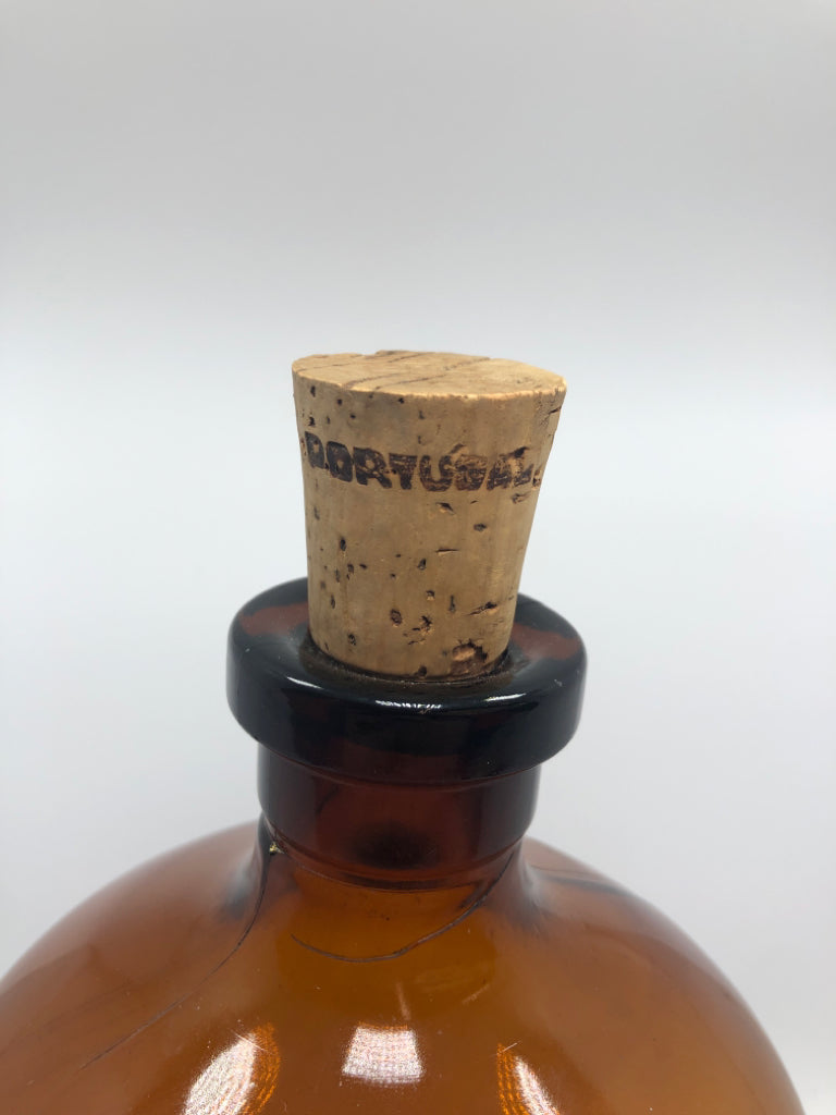 LG AMBER GLASS APOTHECARY BOTTLE W/CORK.