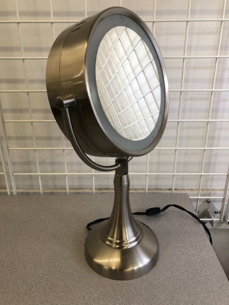 SILVER LIGHT UP MIRROR 2-SIDED.