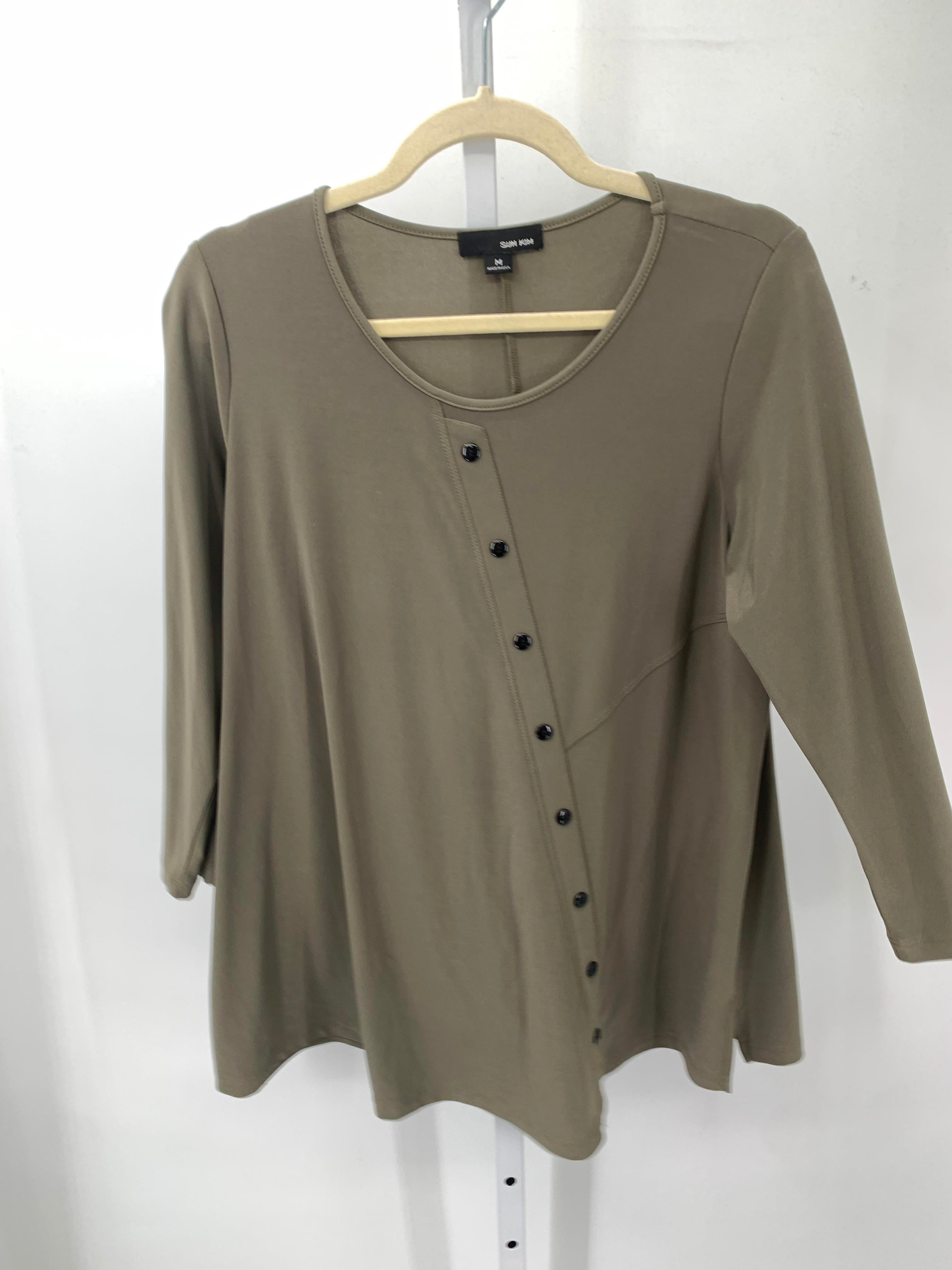 Size Medium Misses 3/4 Sleeve Shirt