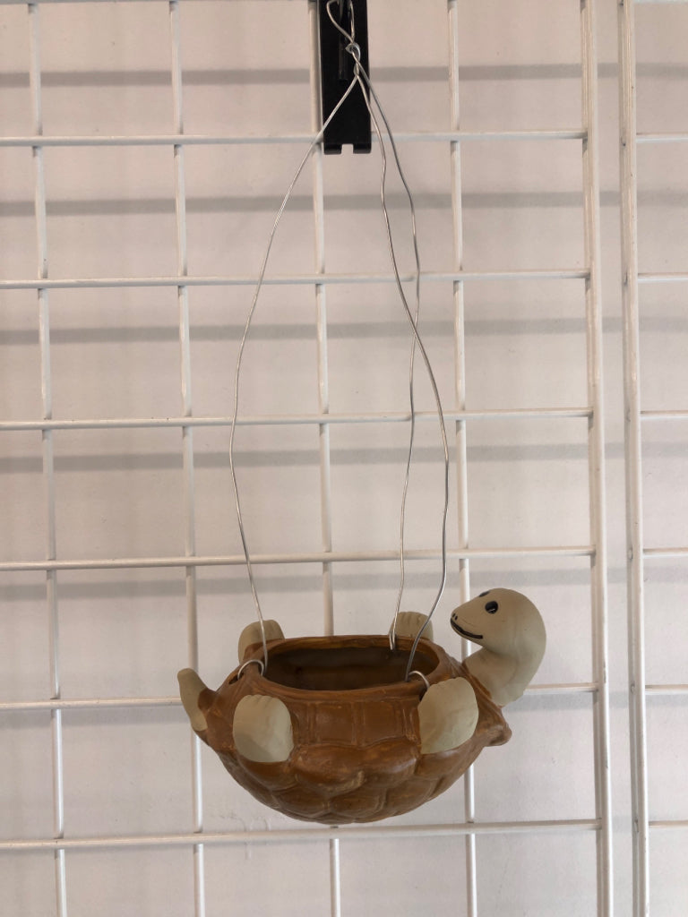 TURTLE PLANTER W/WIRE HANGER.