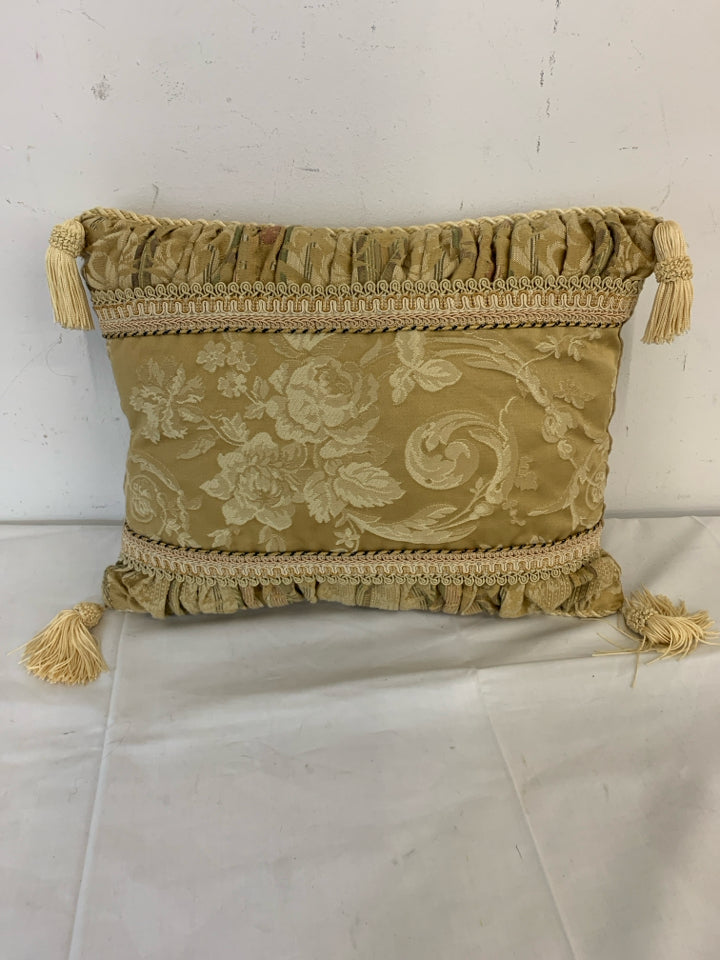 VTG GOLD PATTERN RECTANGLE PILLOW W TASSELS.