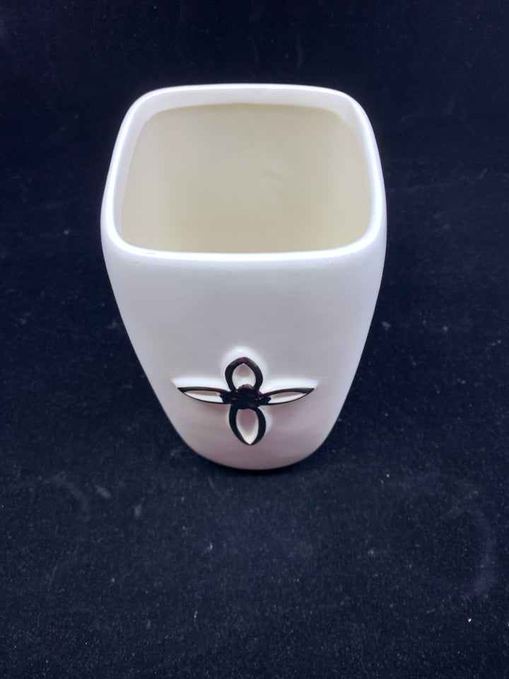 CREAM SQUARE VASE W SILVER CROSS.