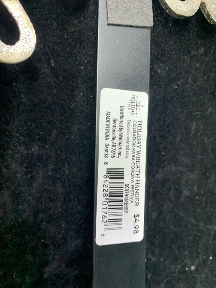 BLACK METAL SILVER "MERRY" OVER THE DOOR WREATH HOLDER.