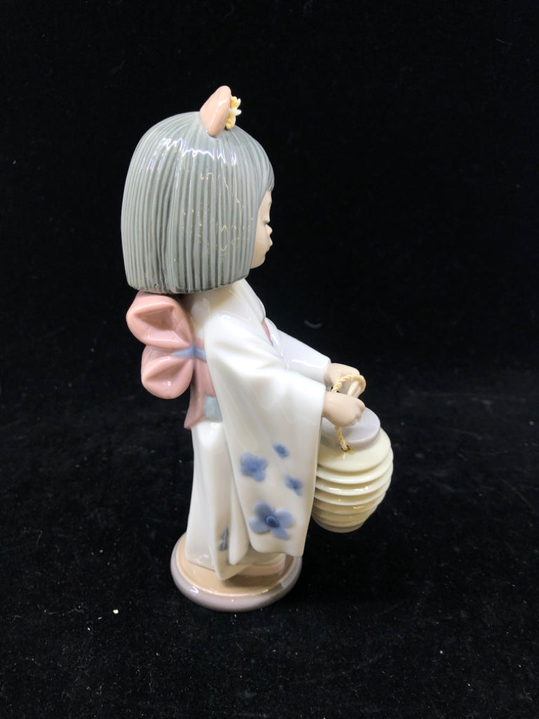 LLADRO LITTLE GIRL HOLDING LANTERN.