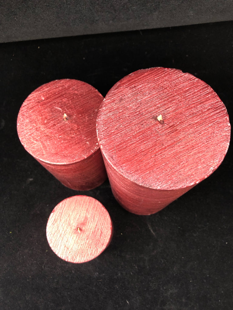 3 RED GLITTER CANDLES.