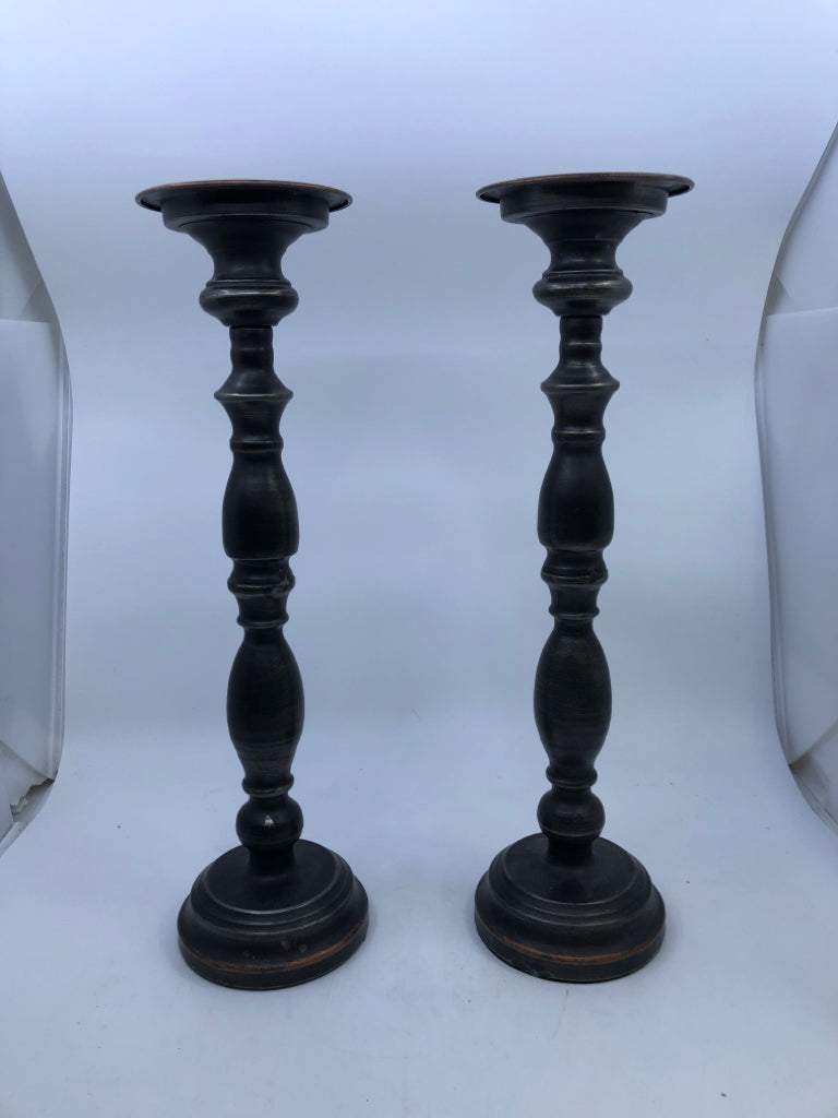 2 TALL BLACK PILLAR CANDLE HOLDER.