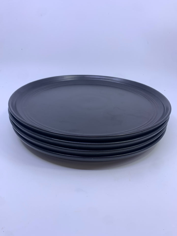 4 BLACK DINNER PLATES.