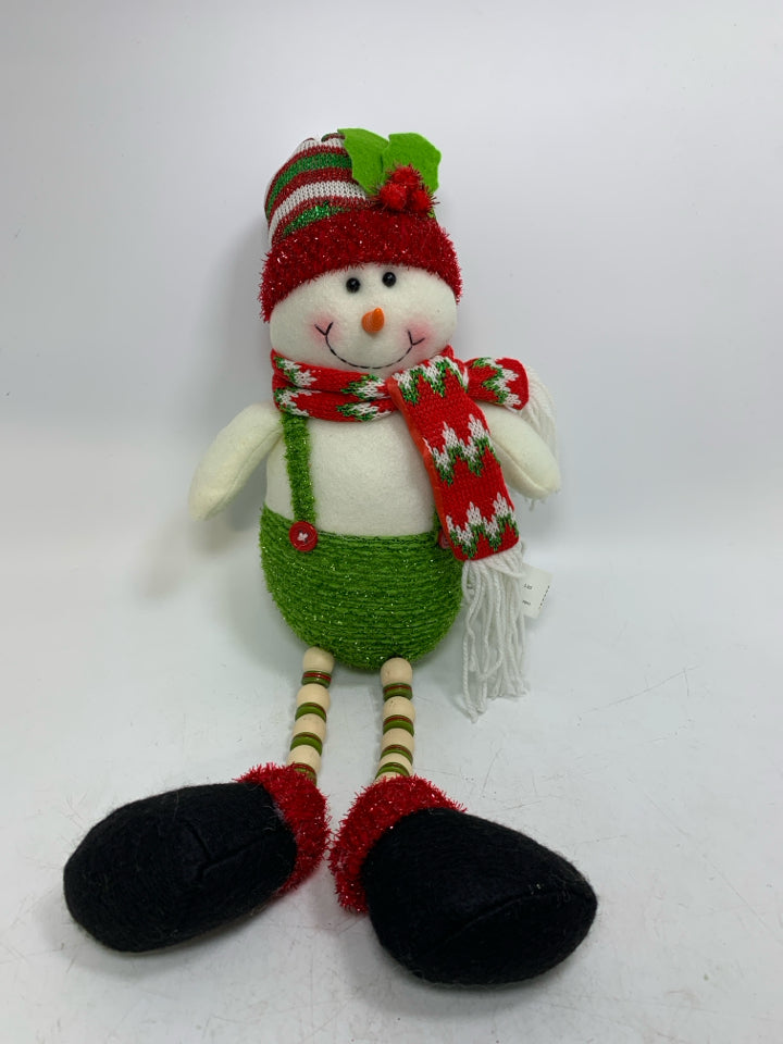 PLUSH SNOWMAN W/ GREEN OVERALLS SHELF SIT.