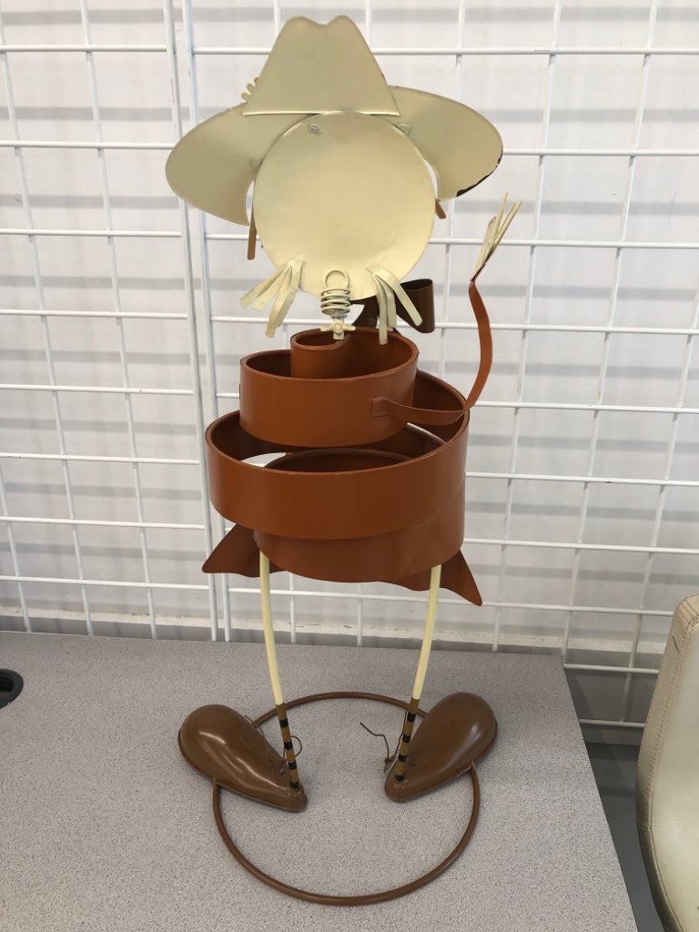 WIGGLING METAL SCARECROW "HAPPY FALL".