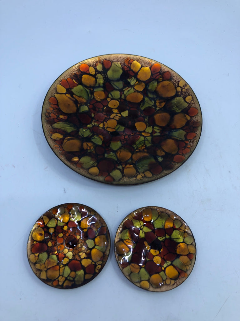 3 PC METAL CATCHALL BOWLS ORANGE,RED,GREEN CIRCLES.