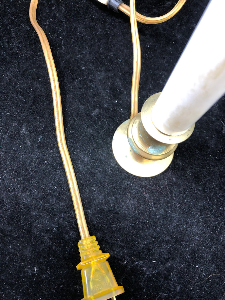 WHITE PLUG IN WINDOW CANDLE.