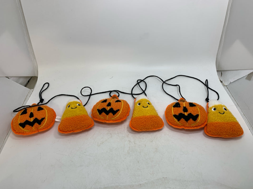 CANDY CORN/PUMPKIN FABRIC GARLAND.