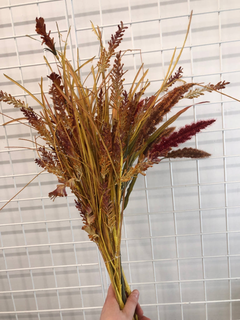 AUTUMN DRIED GRASS BUNDLE.