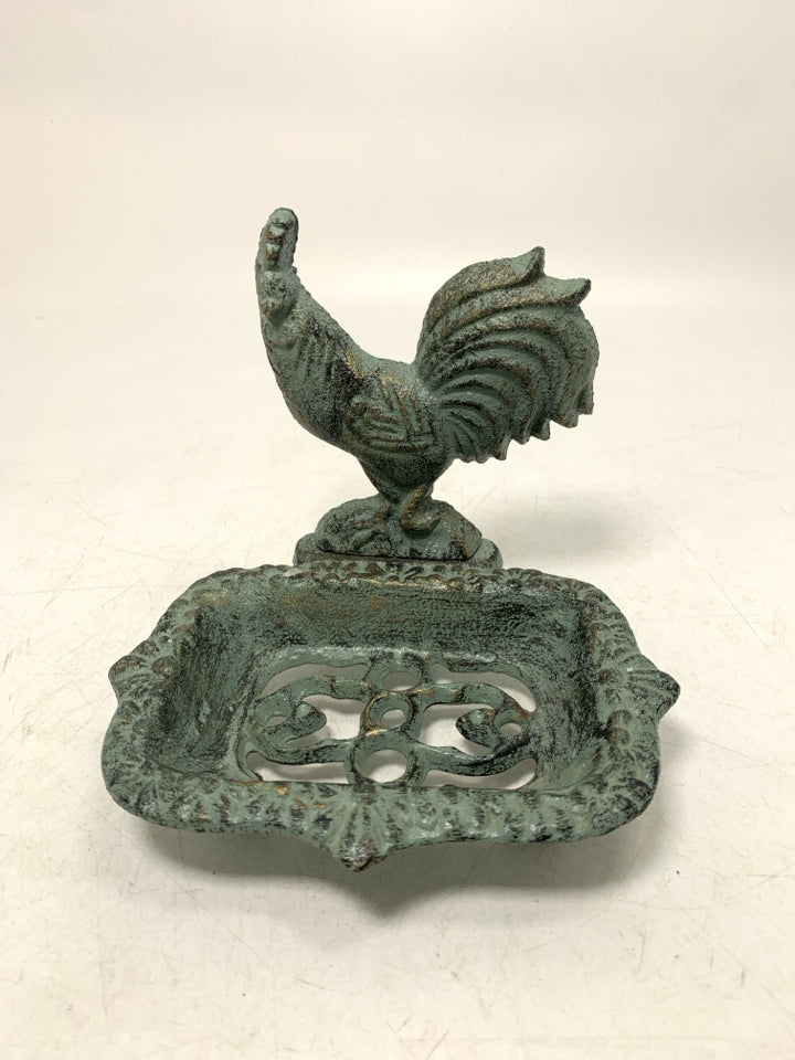 METAL FOOTED DISTRESSED BAR OF SOAP HOLDER W/ ROOSTER.