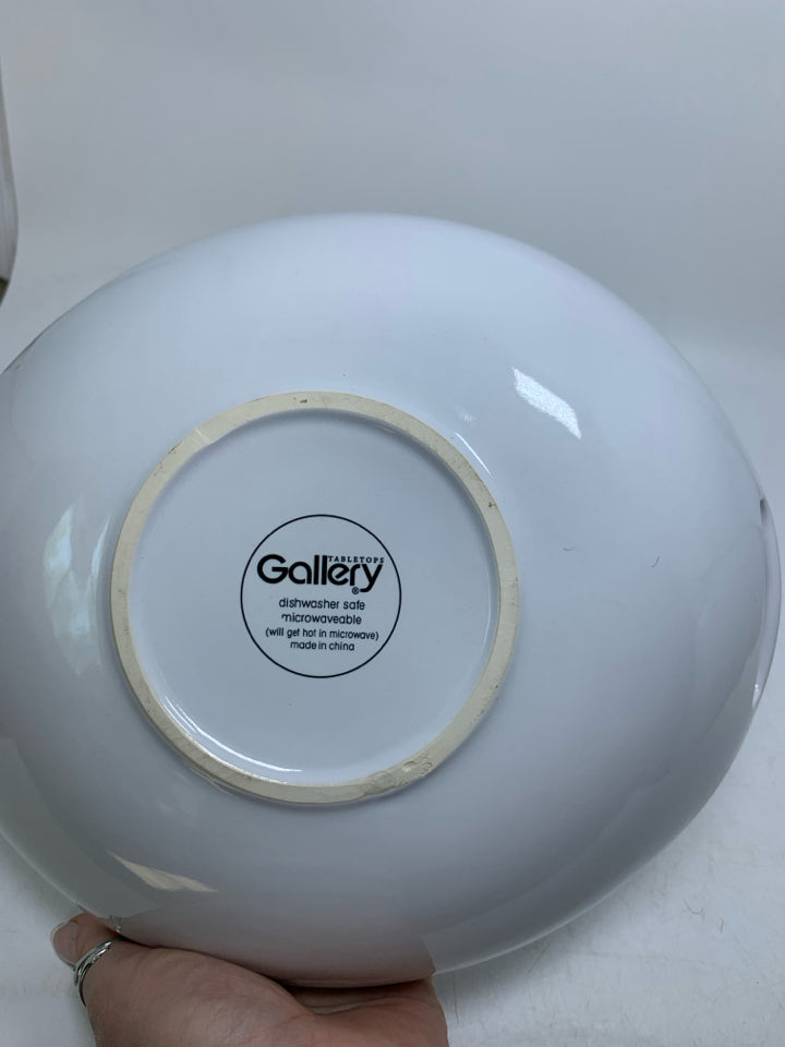 SHALLOW SERVING BOWL W/ HANDLES.