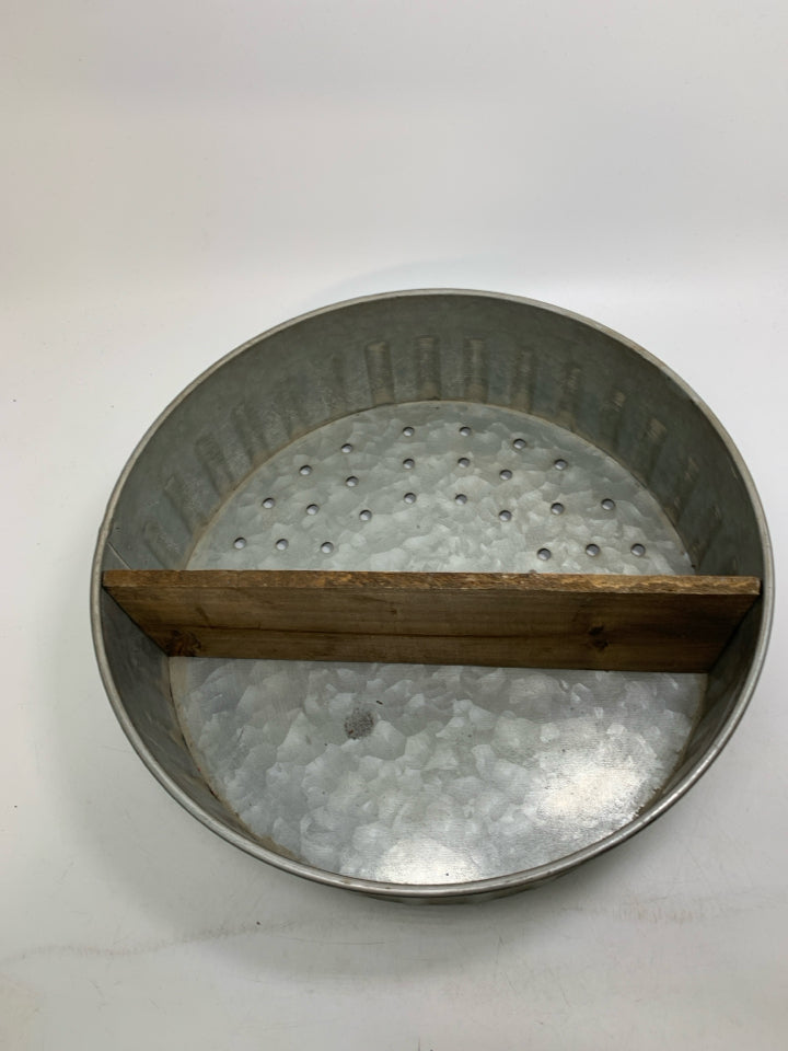 GALVANIZED PIERCED CIRCLE WALL HANGING W/ WOOD SHELF.
