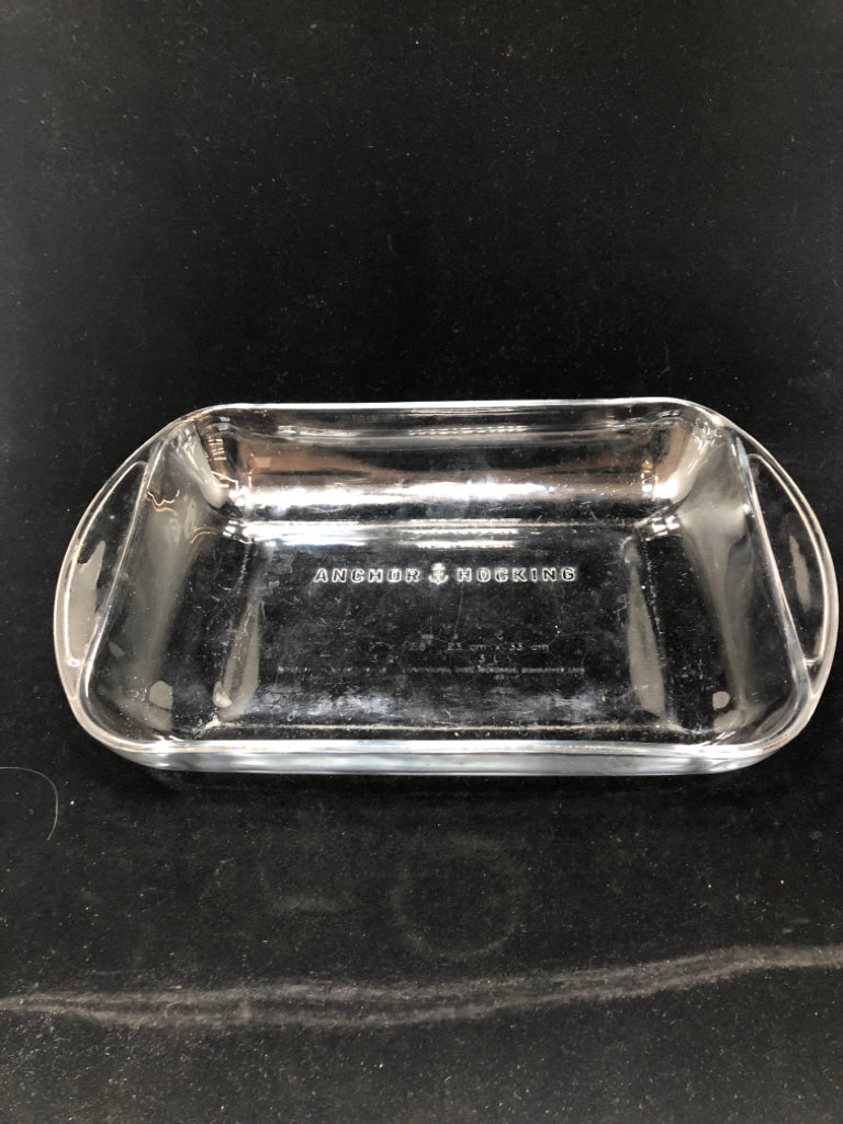 CLEAR GLASS BAKING DISH.