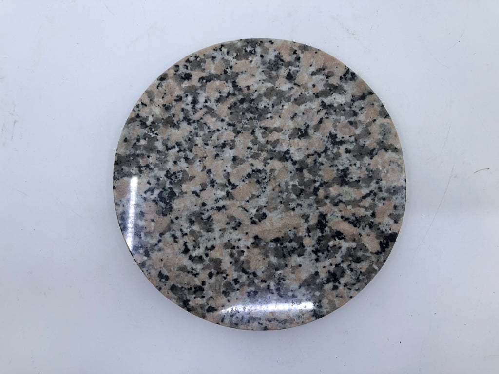 ROUND STONE TRIVET.