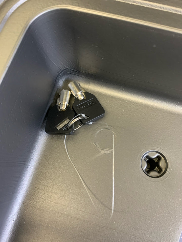 SENTRY SAFE RECORD PROTECTION FIRE RESISTANCE BOX W/ 2 KEYS.