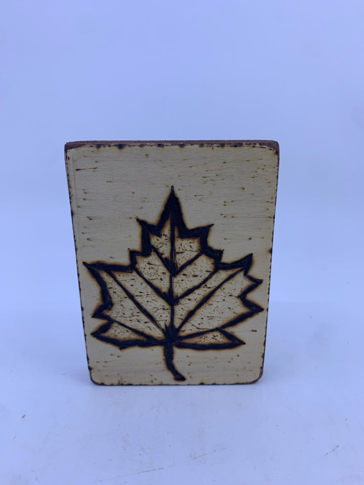WOOD LEAF DECOR.
