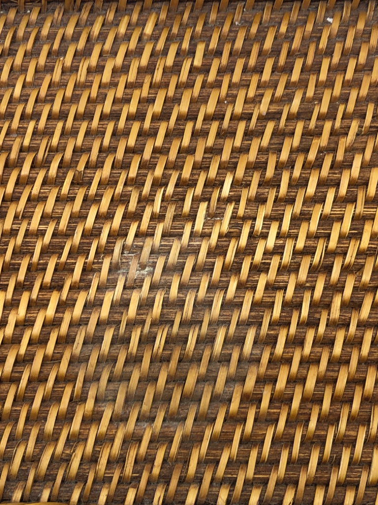 TIGHT WOVEN RECTANGLE TRAY W HANDLES.